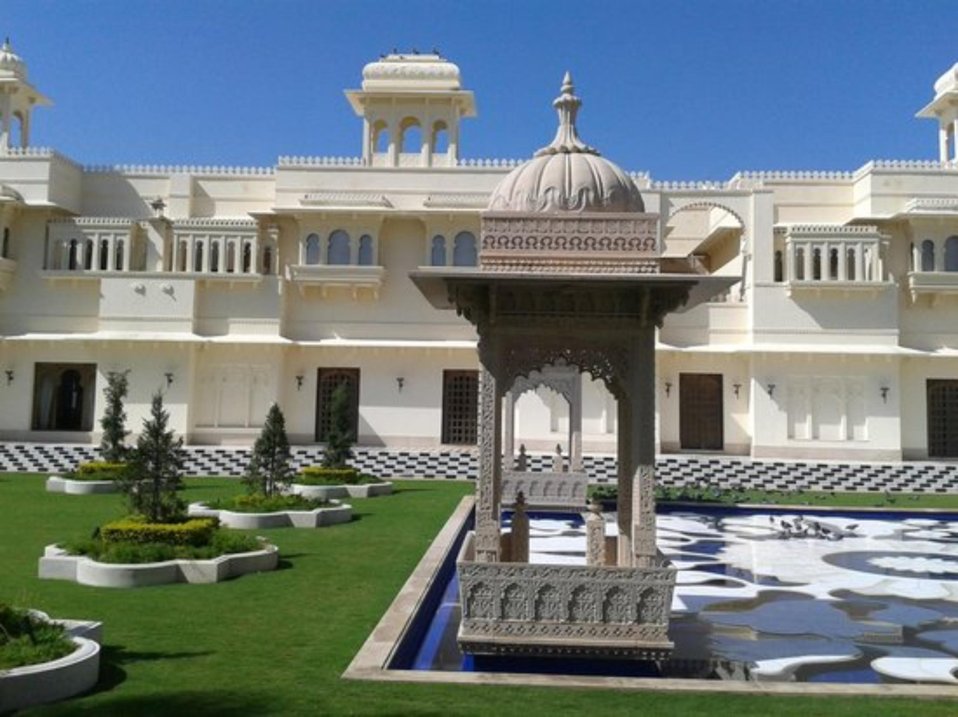 Trident Udaipur Hotel Exterior photo